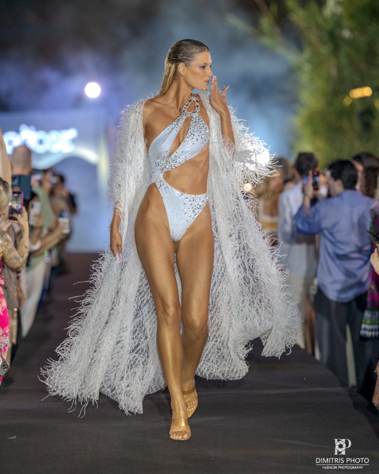 Επαγγελματική φωτογράφιση show Julien Macdonald στο Island Private House